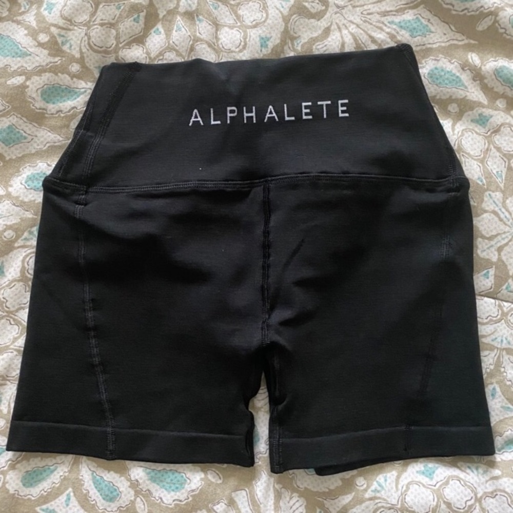 ALPHALETE REVIVAL R6 SHORTS - BLACK